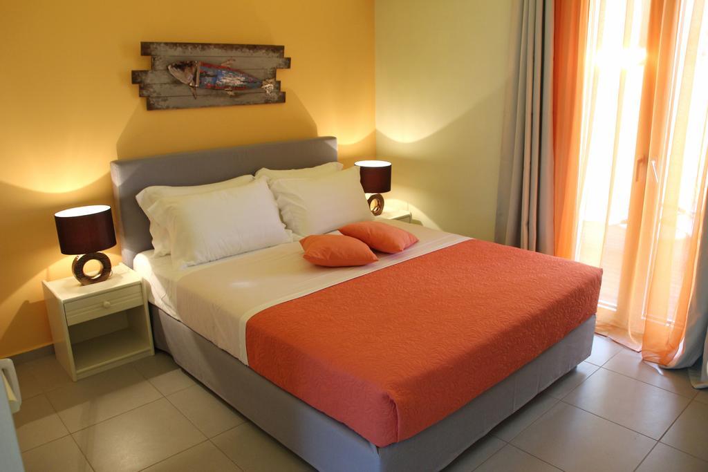 Effi Apartments ปลาเตเนียส ภายนอก รูปภาพ